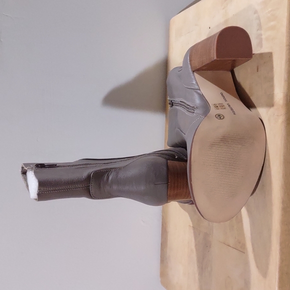 Woman's Heel boots - Picture 4 of 4